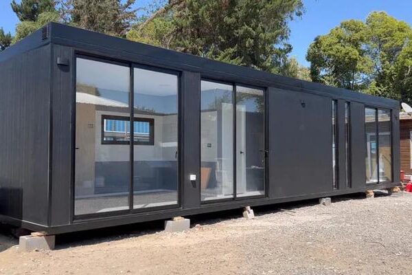 Casa Modular Montes 36m² — Diseño Moderno y Amplios Ventanales